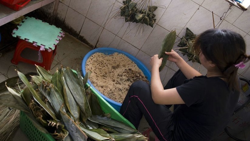 端午节快到了这样的粽子你敢吃吗？--记者暗访粽子黑作坊 苍蝇四处飞905 / 作者:小锋 / 帖子ID:20604