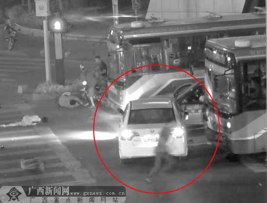 [贴图] 本田撞宝马怕赔钱逃跑途中又撞人。690 / 作者:平安大叔 / 帖子ID:20650