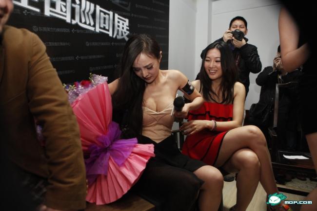 干露露东莞遭求婚，被屌丝扒衣走光 屌丝的逆袭107 / 作者:翠峰紫阳 / 帖子ID:20842