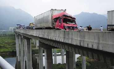 金华高速交警吴连表执勤时殉职 舍己救人169 / 作者:若西 / 帖子ID:20876
