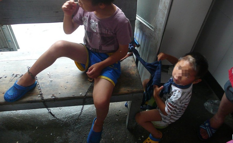 浙江苍南县福利院用铁链拴养男童116 / 作者:小锋 / 帖子ID:21375