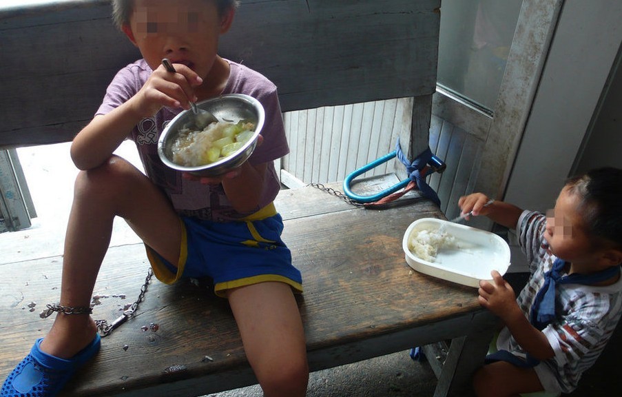 浙江苍南县福利院用铁链拴养男童877 / 作者:小锋 / 帖子ID:21375