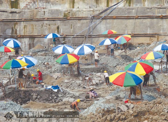 打工的注意：35度室外露天作业可享高温津帖。469 / 作者:平安大叔 / 帖子ID:21568