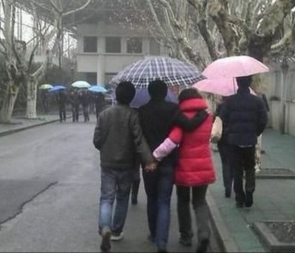 今天出门看到一男一女穿着情侣装846 / 作者:桂鱼 / 帖子ID:21664