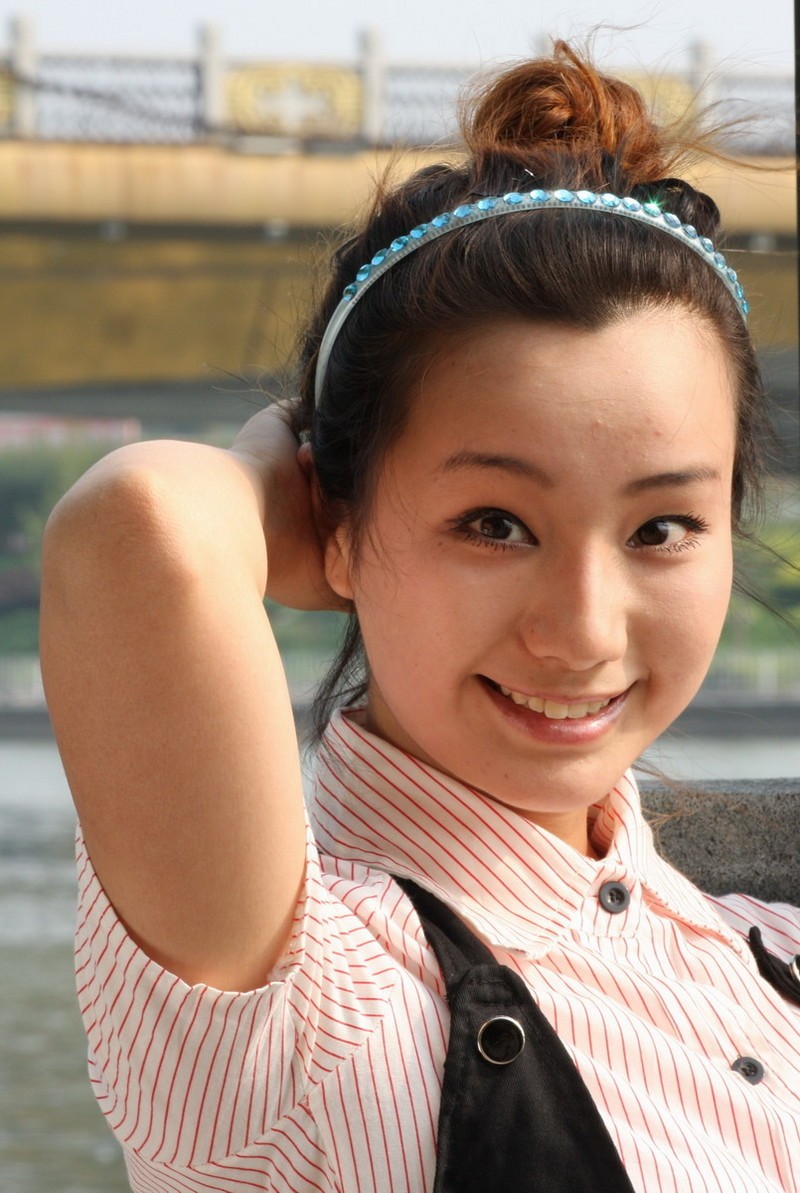 给美女片调色磨皮美容1736 / 作者:瑶仁 / 帖子ID:21900