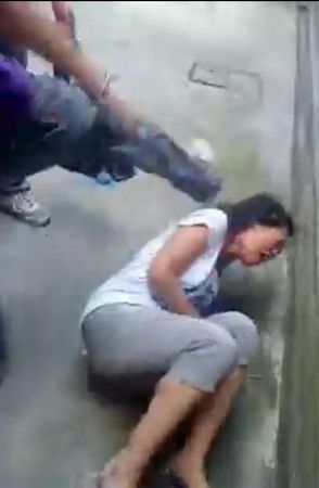 一男子怀疑妻子有外遇，当街将其眼抠瞎。550 / 作者:平安大叔 / 帖子ID:22435