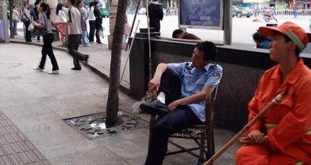 北京：灾后罚单作废，严处贴条协管员。252 / 作者:平安大叔 / 帖子ID:22553