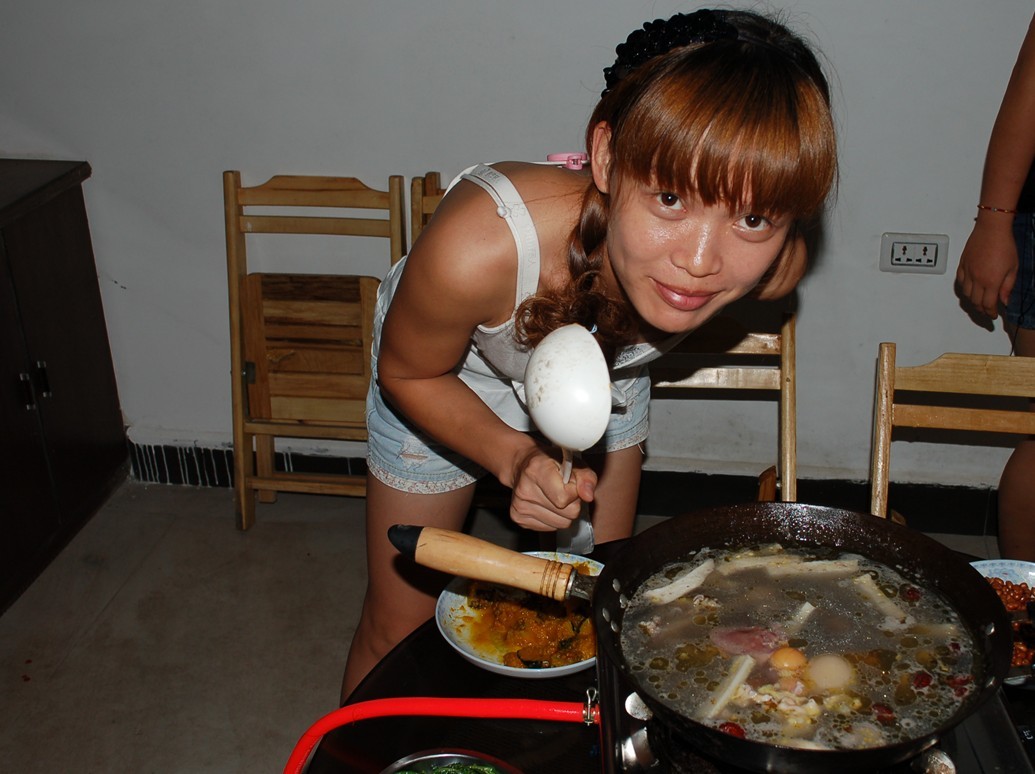 美食群美女厨房！！美女加美食 嘿嘿 ！！12 / 作者:星想事成 / 帖子ID:23459