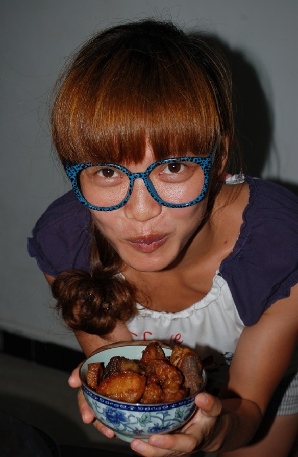 美食群美女厨房！！美女加美食 嘿嘿 ！！933 / 作者:星想事成 / 帖子ID:23459