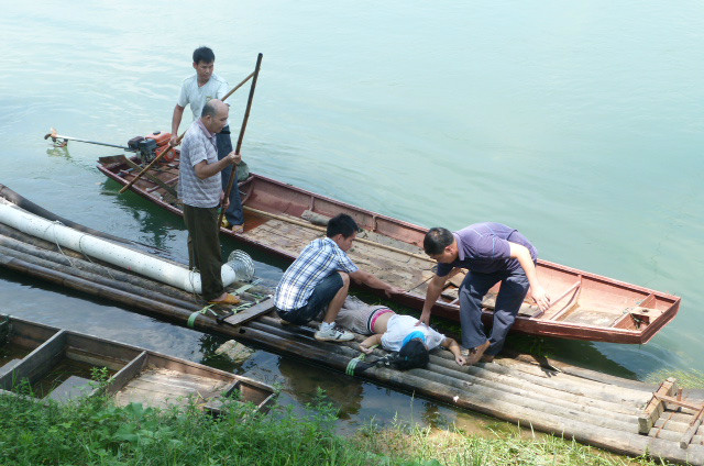 7.29  加会一女子跳河轻生！可惜啊！12 / 作者:゛メ╳灬嚟_先生 / 帖子ID:23770