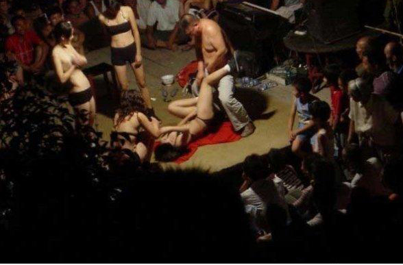 这也有？男子组织老婆与姐姐同台跳脱衣舞700 / 作者:平安大叔 / 帖子ID:24052