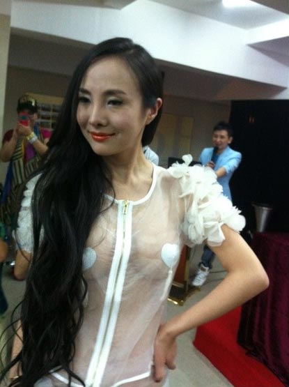 南宁欲干涉干露露“不得不露”未果。954 / 作者:平安大叔 / 帖子ID:24454