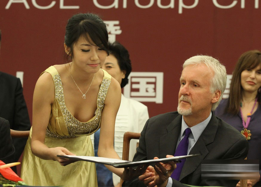 卡梅隆来京合拍3D电影 礼仪小姐性感装束吸睛664 / 作者:十滴水 / 帖子ID:24748