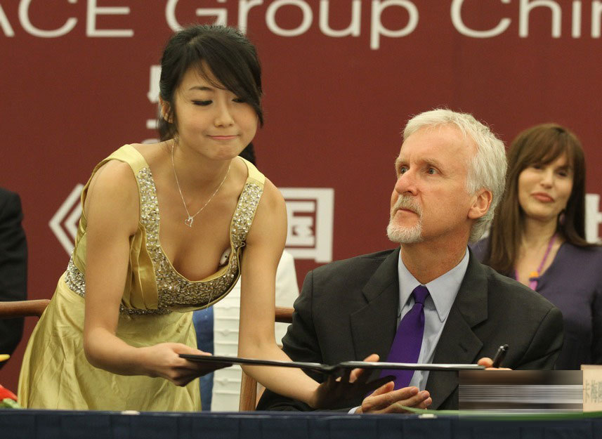 卡梅隆来京合拍3D电影 礼仪小姐性感装束吸睛761 / 作者:十滴水 / 帖子ID:24748