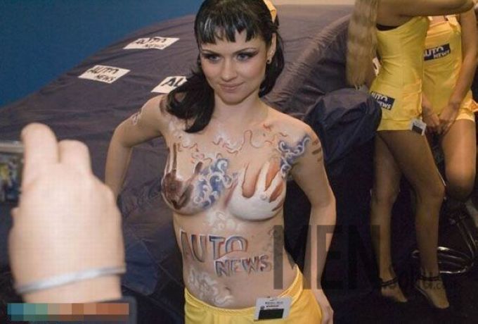 俄罗斯裸体车展 不看香车只看美女8 / 作者:十滴水 / 帖子ID:26140