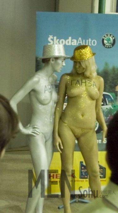 俄罗斯裸体车展 不看香车只看美女28 / 作者:十滴水 / 帖子ID:26140