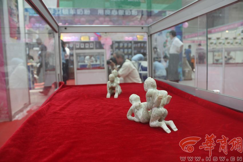 2012西安性博会开幕 模特上演现代SM秀和古代性器155 / 作者:十滴水 / 帖子ID:26143