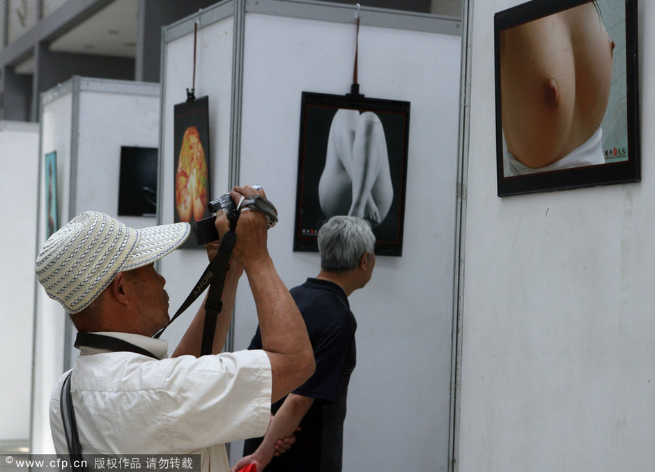 2012西安性博会开幕 模特上演现代SM秀和古代性器384 / 作者:十滴水 / 帖子ID:26143