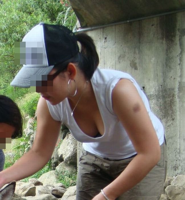 光顾帮美女修车了。＜视频＞805 / 作者:平安大叔 / 帖子ID:36898