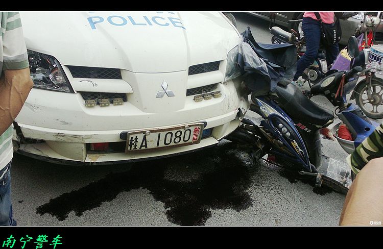 南宁一警车市区内连撞七人＜转载＞984 / 作者:平安大叔 / 帖子ID:36939