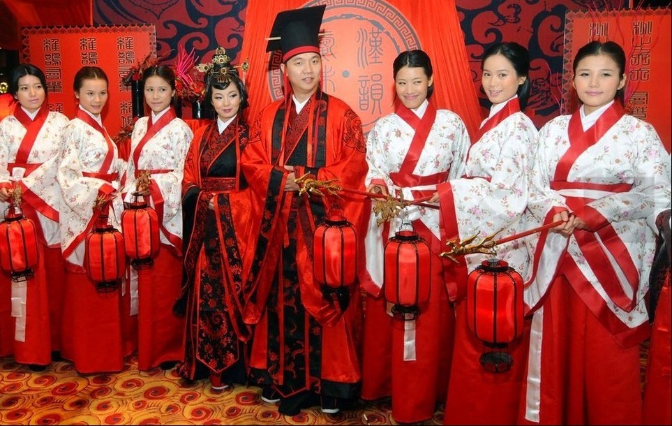 这个蛮新颖--广西南宁一对新人着汉服循古制办婚礼  转帖824 / 作者:小雨点 / 帖子ID:37597