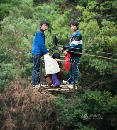 山区村民坐溜索飞渡百米峡谷70 / 作者:小雨点 / 帖子ID:37607
