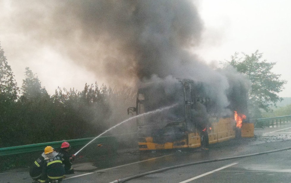 安徽双层卧铺大巴起火被烧成空壳919 / 作者:∑⌒不过_如此 / 帖子ID:38062