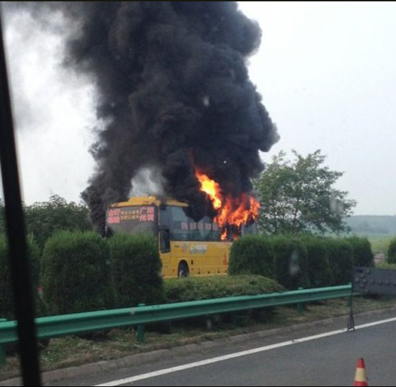 安徽双层卧铺大巴起火被烧成空壳73 / 作者:∑⌒不过_如此 / 帖子ID:38062