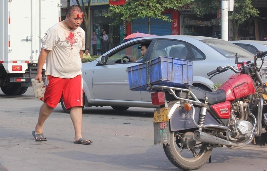 组图：湖南娄底两摩托车相撞 车主互殴受伤218 / 作者:小雨点 / 帖子ID:38147