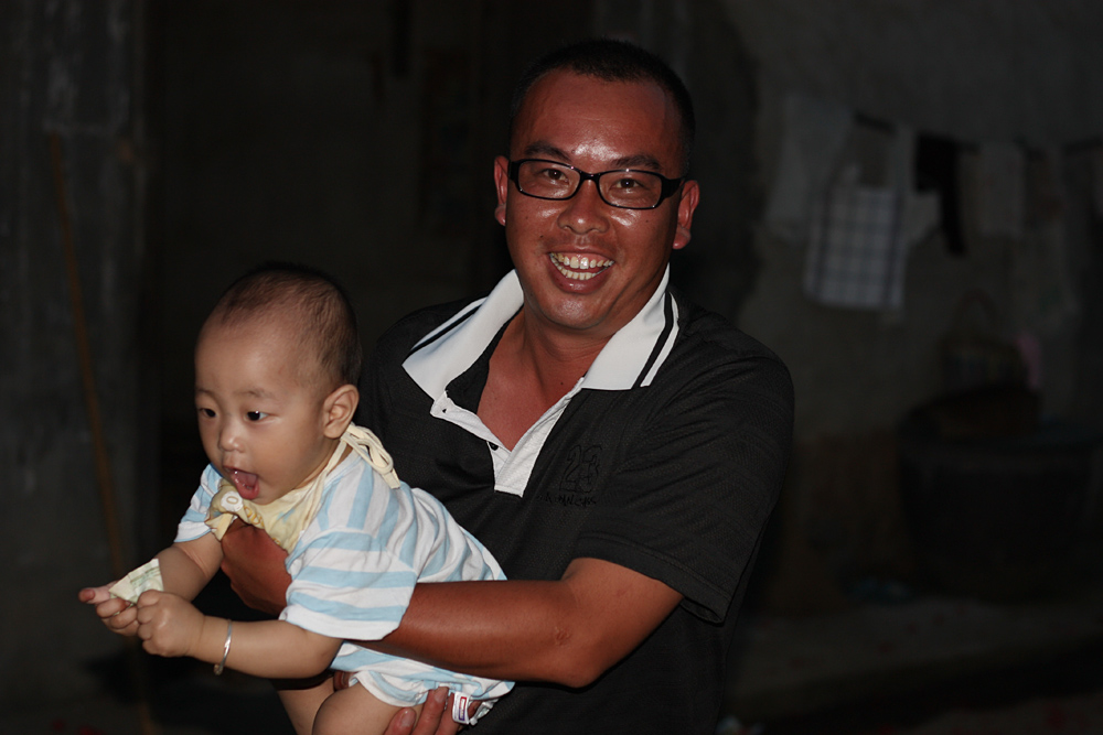 别个的仔！抱一下！别个的老婆！莫来了。。。。。299 / 作者:十滴水 / 帖子ID:38292