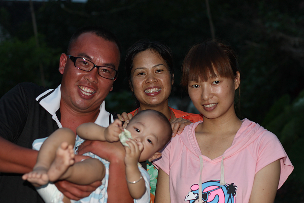 别个的仔！抱一下！别个的老婆！莫来了。。。。。852 / 作者:十滴水 / 帖子ID:38292