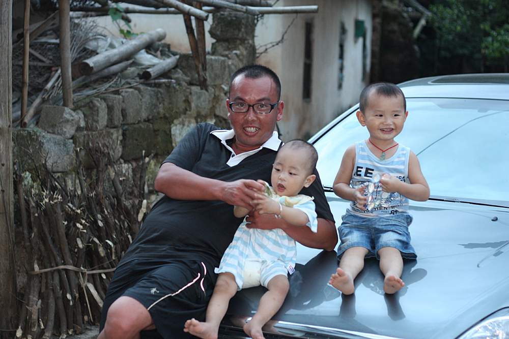 别个的仔！抱一下！别个的老婆！莫来了。。。。。119 / 作者:十滴水 / 帖子ID:38292