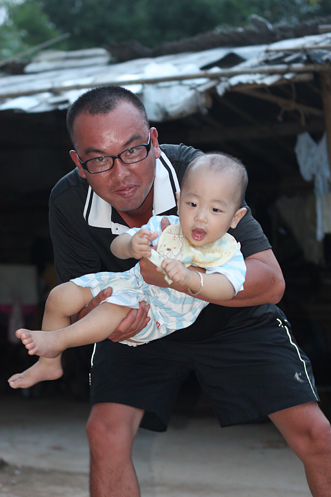 别个的仔！抱一下！别个的老婆！莫来了。。。。。508 / 作者:十滴水 / 帖子ID:38292