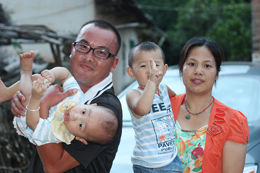 别个的仔！抱一下！别个的老婆！莫来了。。。。。603 / 作者:十滴水 / 帖子ID:38292