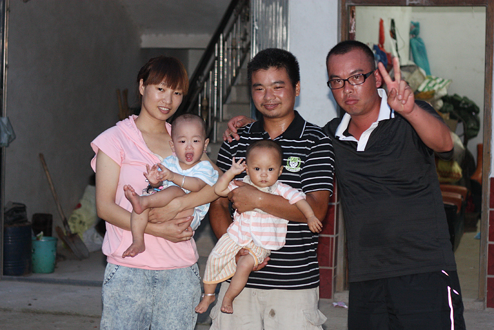 别个的仔！抱一下！别个的老婆！莫来了。。。。。746 / 作者:十滴水 / 帖子ID:38292