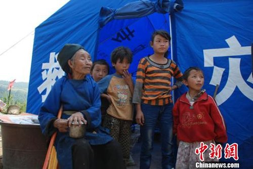 贵州威宁地震灾区民众基本生活得到保障(图)889 / 作者:恭城人 / 帖子ID:51788