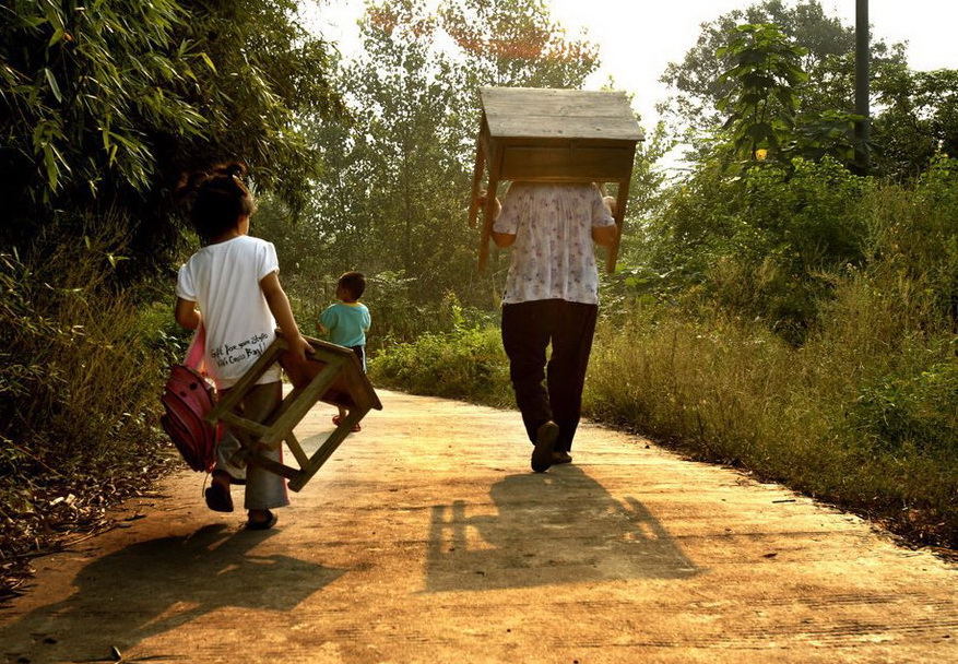 学校无钱买课桌、书记有钱戴名表。313 / 作者:平安大叔 / 帖子ID:52766