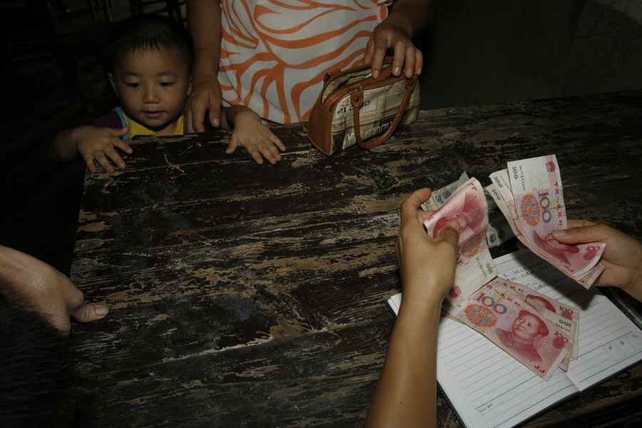 学校无钱买课桌、书记有钱戴名表。554 / 作者:桂鱼 / 帖子ID:52766