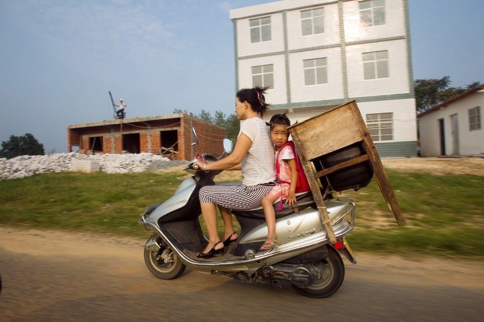 学校无钱买课桌、书记有钱戴名表。363 / 作者:平安大叔 / 帖子ID:52766