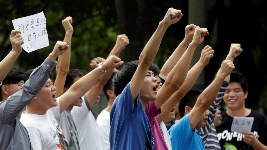 北京一男子驾车直撞日本大使馆【组图】495 / 作者:黄子 / 帖子ID:54292