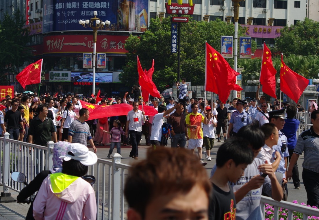 桂林人民愤怒了，中山中路抗日大游行704 / 作者:与孤独共舞 / 帖子ID:54567
