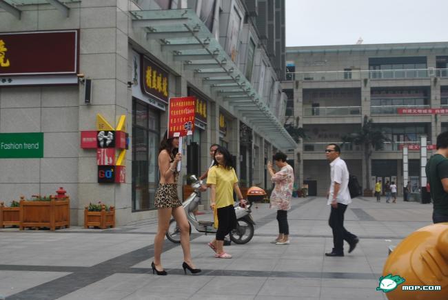 江汉路步行街宝利金广场惊现 “出租女”，你凑热闹没？803 / 作者:坐吃山空 / 帖子ID:55008