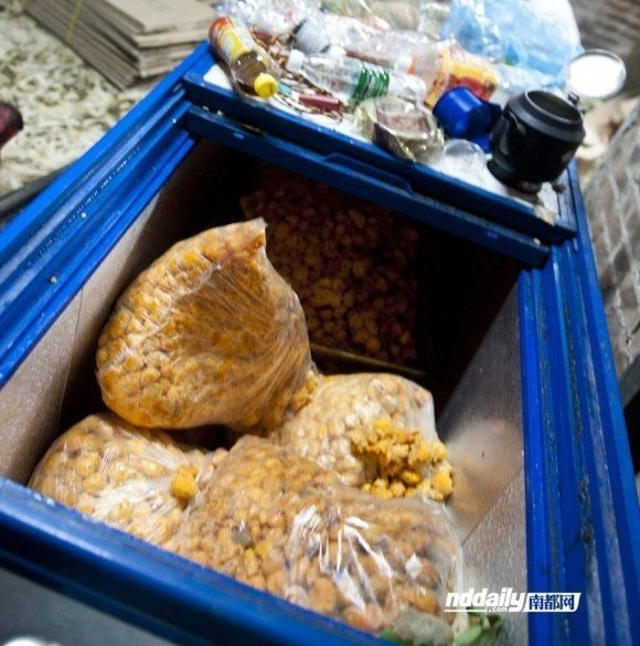 中秋快到了  问题月饼令人担忧  东莞黑作坊用臭蛋黄霉面粉做月饼208 / 作者:小锋 / 帖子ID:55195