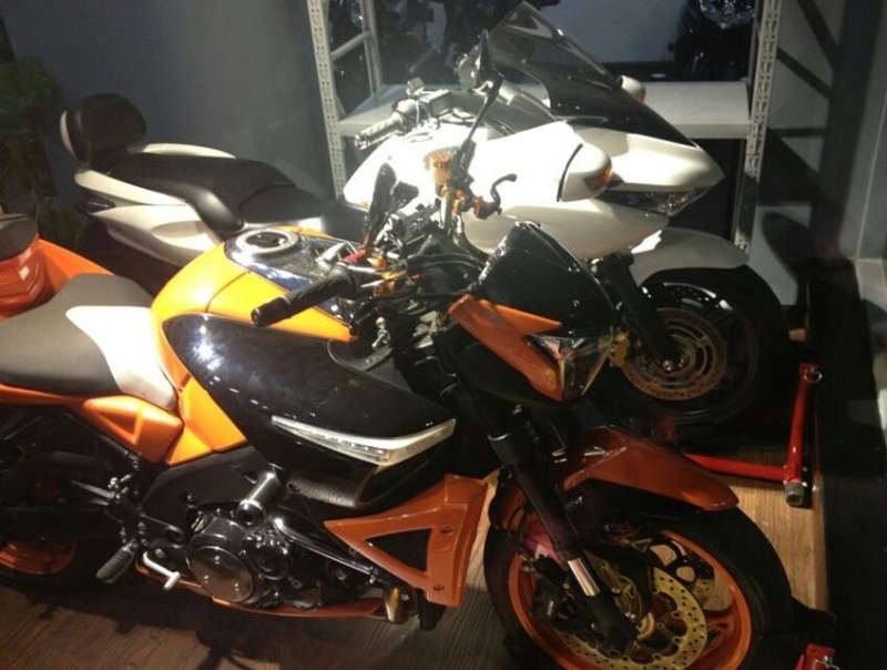 飞车党藐视交警强行冲关959 / 作者:莲花街人 / 帖子ID:55886