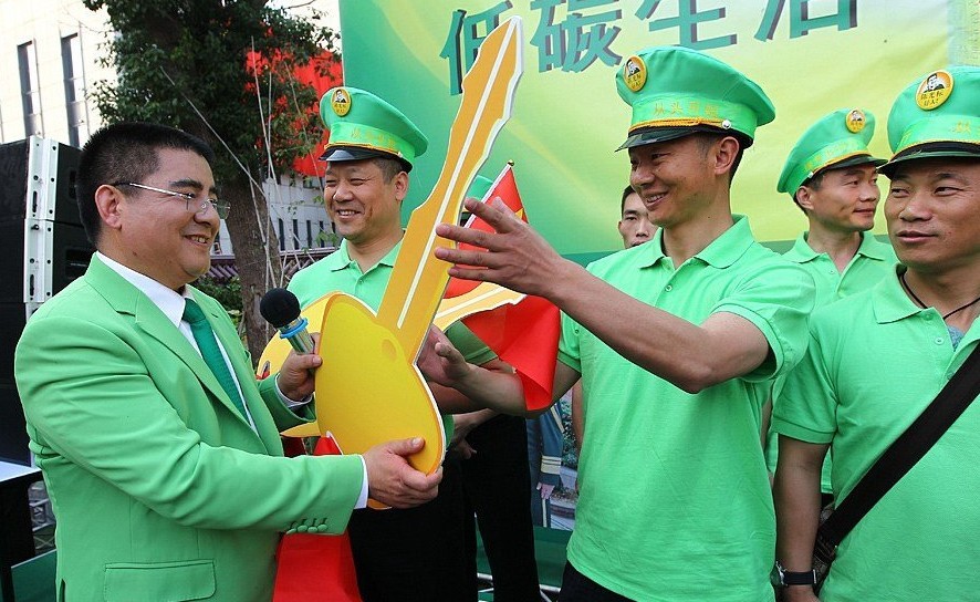 高清：陈光标出资给被砸日系车车主换国产新车372 / 作者:小雨点 / 帖子ID:56643