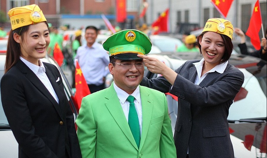 高清：陈光标出资给被砸日系车车主换国产新车327 / 作者:小雨点 / 帖子ID:56643
