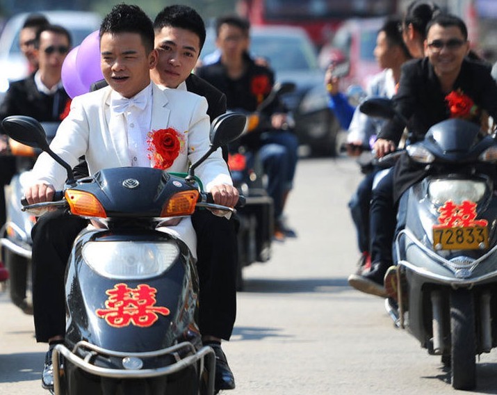 高清：福建首对男同志公开结婚 千人围观29 / 作者:小雨点 / 帖子ID:56923