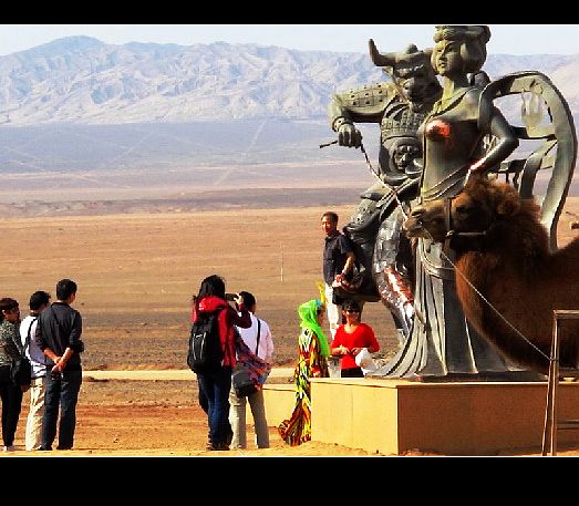 新疆“铁扇公主”胸脯被游客摸至脱色。137 / 作者:平安大叔 / 帖子ID:57099