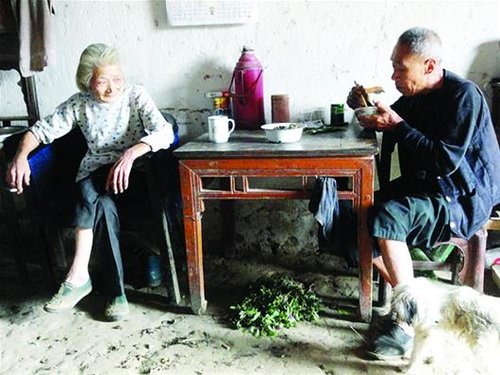 湖北“神仙奶奶”12年粒米未进 每天只喝茶抽烟407 / 作者:茫然 / 帖子ID:57143