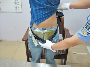 广州机场将增加摸裤裆安检。755 / 作者:平安大叔 / 帖子ID:57589